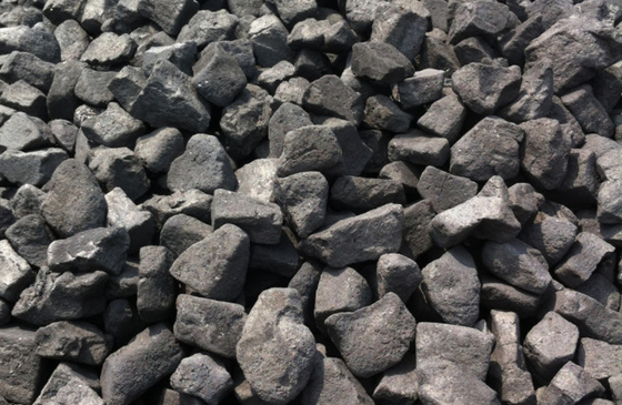 Des Koks-festen Brennstoffs niedriger s-hoher Qualität große Asche 80-120mm der Hitze-31000 Kj/Kg 8%